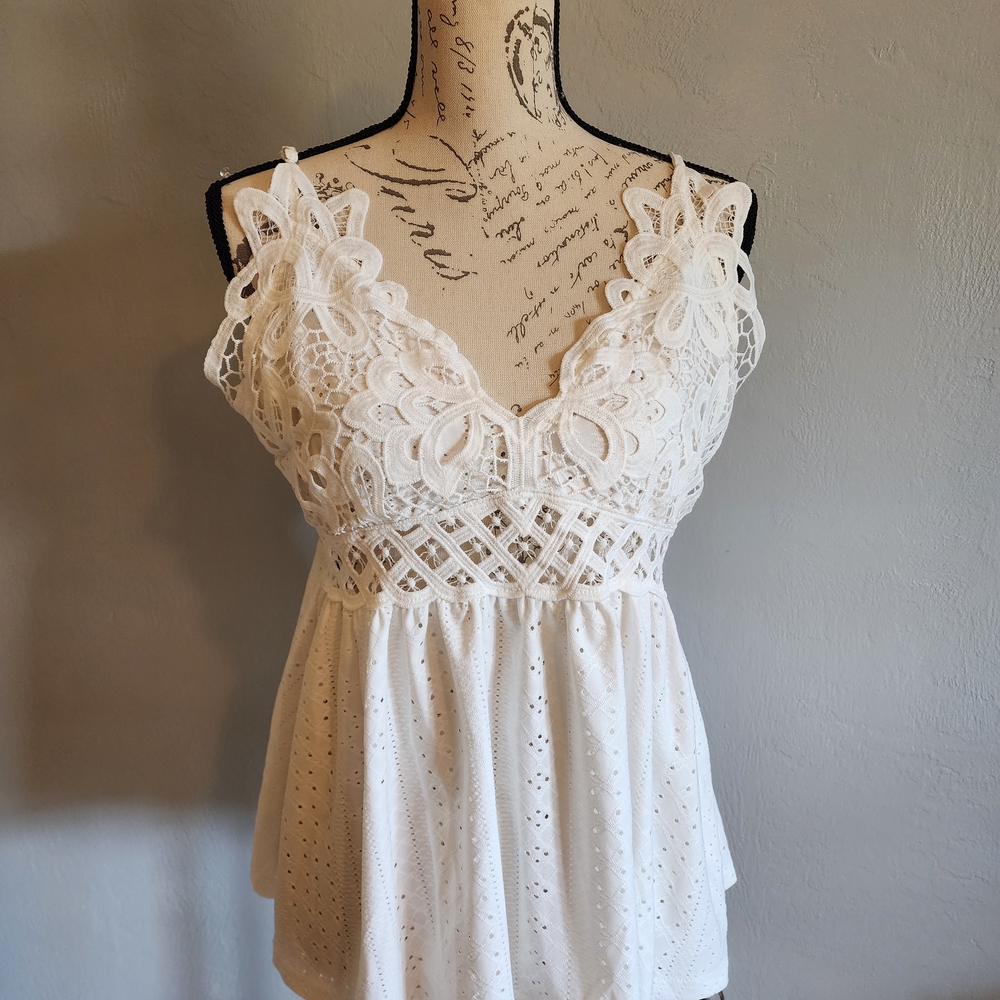 SHEIN White Eyelet Lace Tank Top
